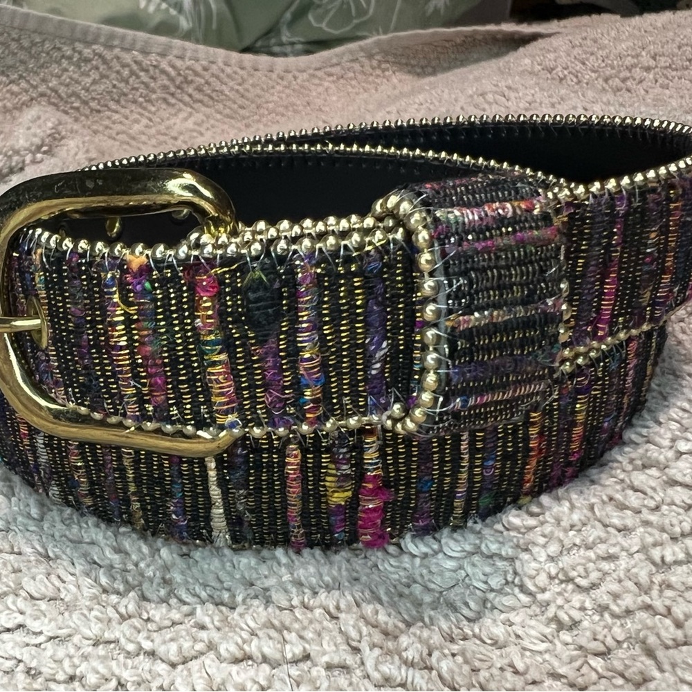 Women’s Belt - Gold with Weaved Material/Yarn